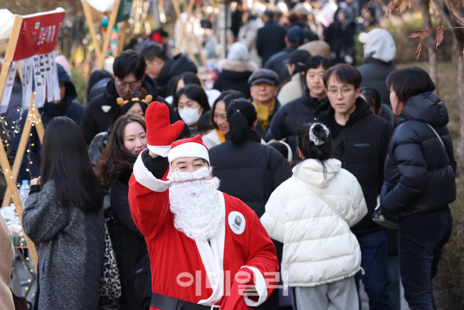 [포토]경춘선 공릉숲길에 산타가 왔어요~
