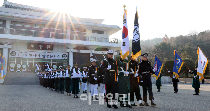 [포토]영현 봉송하는 국군의장대