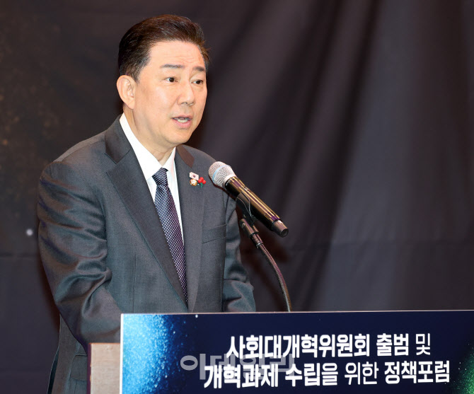 [포토]축사하는 김병기 더불어민주당 원내대표