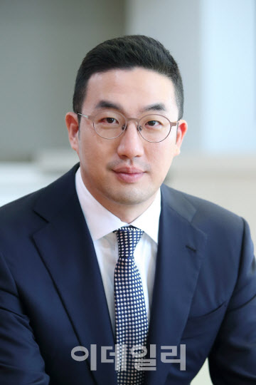 LG 구광모의 특명…"CEO가 AI 전환 액셀 밟아라"