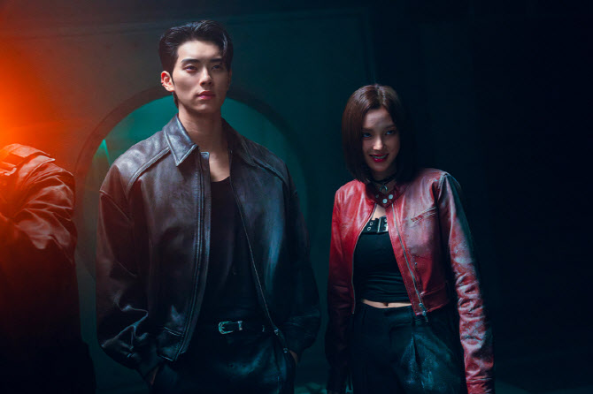 '캐셔로' 강한나X이채민, 이준호 노리는 빌런 남매 변신