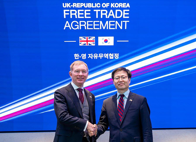 한-영 FTA 개선협상 타결…車·가공식품 무관세 받기 쉬워진다