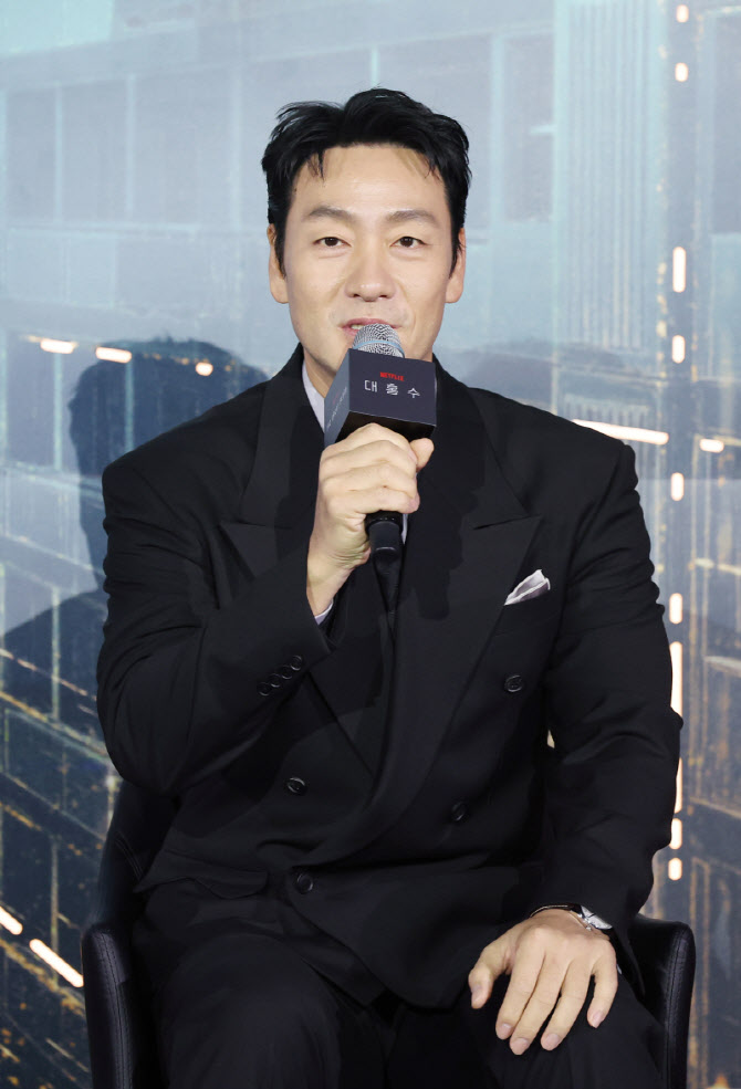 '대홍수' 박해수 "'넷플릭스 공무원'? 책임감 들고 부끄럽기도"