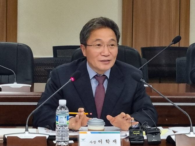 이학재 사장 “책갈피 외화 전수조사 불가능”…사퇴 의사 없어