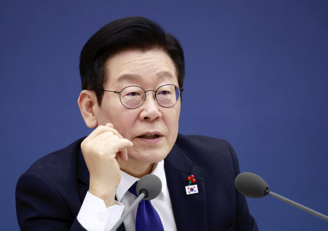 李대통령 “K-컬처 각광받는 시대…정부 지원 중요”