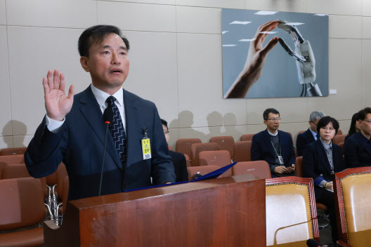 “언론 자유 복원 vs 정치 편향 공방”…김종철 방미통위원장 후보자 청문회 충돌