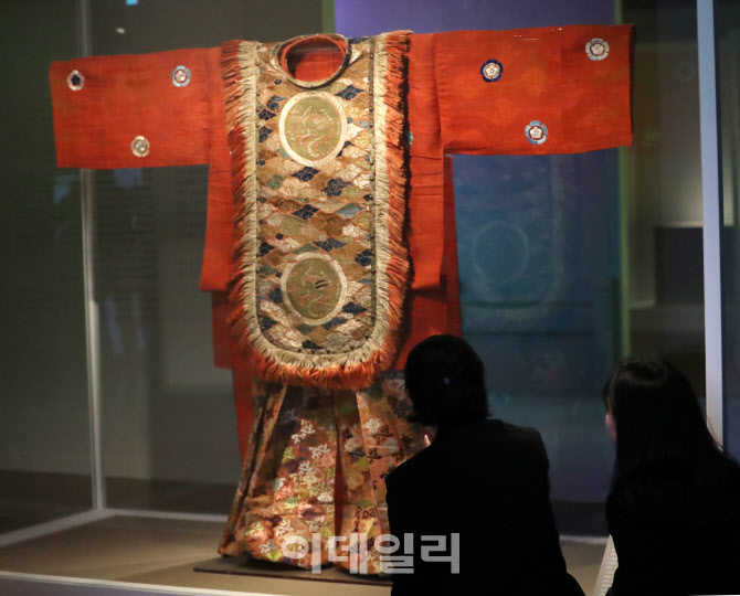 [포토] 일본 궁정문화 특별전-궁정무용 '능왕'의 복식