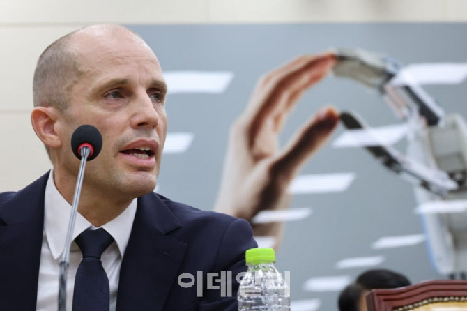 로저스 쿠팡 대표 "책임 있는 보상안 내놓겠다"