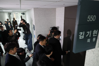野김기현 압수수색에…장동혁 "'통일교 게이트' 국면전환용" 비판