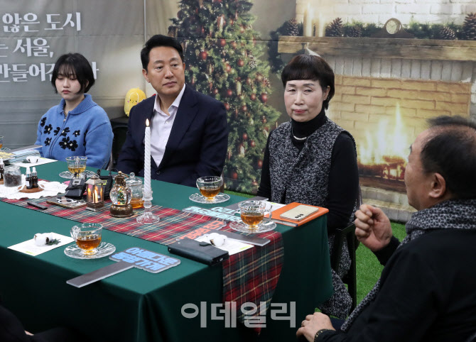 [포토] 오세훈 시장, 서울마음편의점 봉사자 간담회
