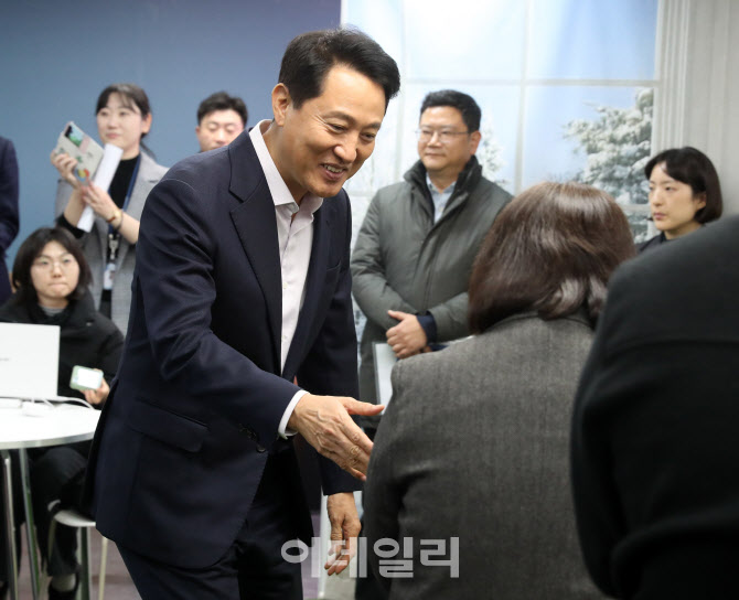 [포토] 오세훈, 외로움없는 서울 프로젝트 간담회 참석