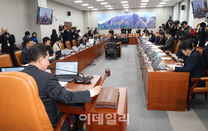 [포토]운영위, '정개특위 구성 의결...다음주 본회의 처리 전망'