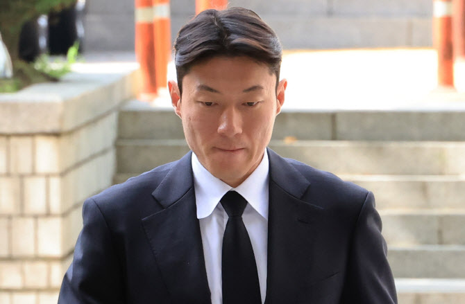 '황의조 수사 정보 유출' 경찰관, 1심 무죄 뒤 2심서 '징역 1년'