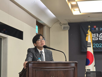글로벌 OTT에 잠식된 국내 미디어…방미통위에 쏠린 ‘규제 전환’ 요구