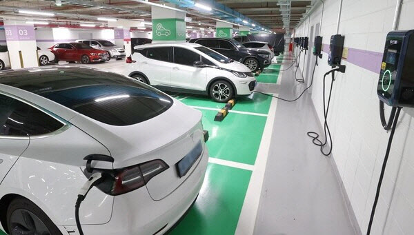 `탈탄소 과속, 中 업체만 배불린다`…국내 車·부품업계 한숨