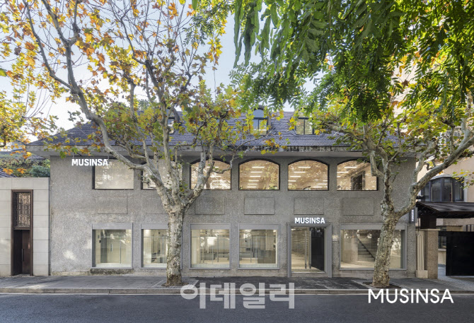 무신사, 상하이에 깃발 꽂았다…중국 현지 공략 시동