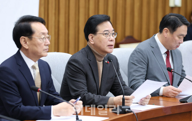 [포토]송언석, '기업에 달러자산 내놓으라니 정부가 조폭인가'