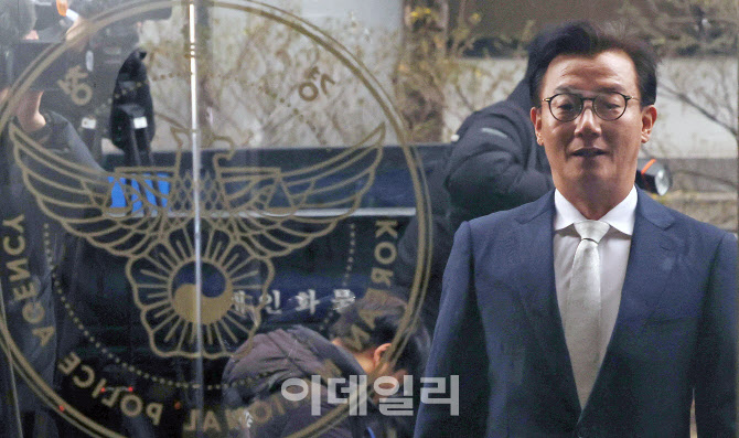 [포토] 특별전담수사팀 도착하는 전재수 전 장관