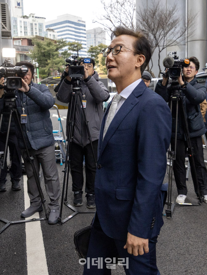 [포토] 경찰청 도착한 전재수 전 해양수산부 장관