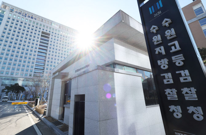 '교육기자재 납품 대가 뇌물 수수' 옥재은 서울시의원 구속기소