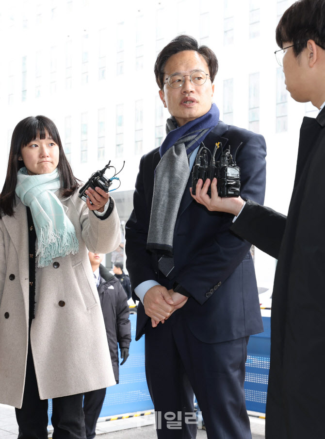 [포토]패스트트랙 충돌, '1심 선고 공판 출석하는 박주민'
