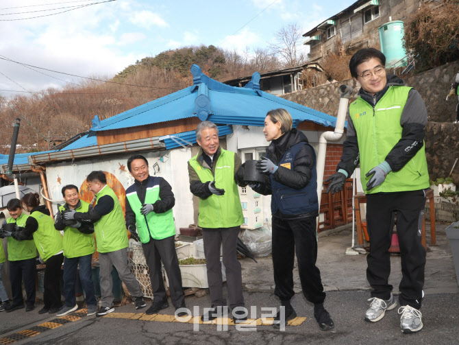 [포토] 농협, 사랑의 연탄·우리쌀 나눔