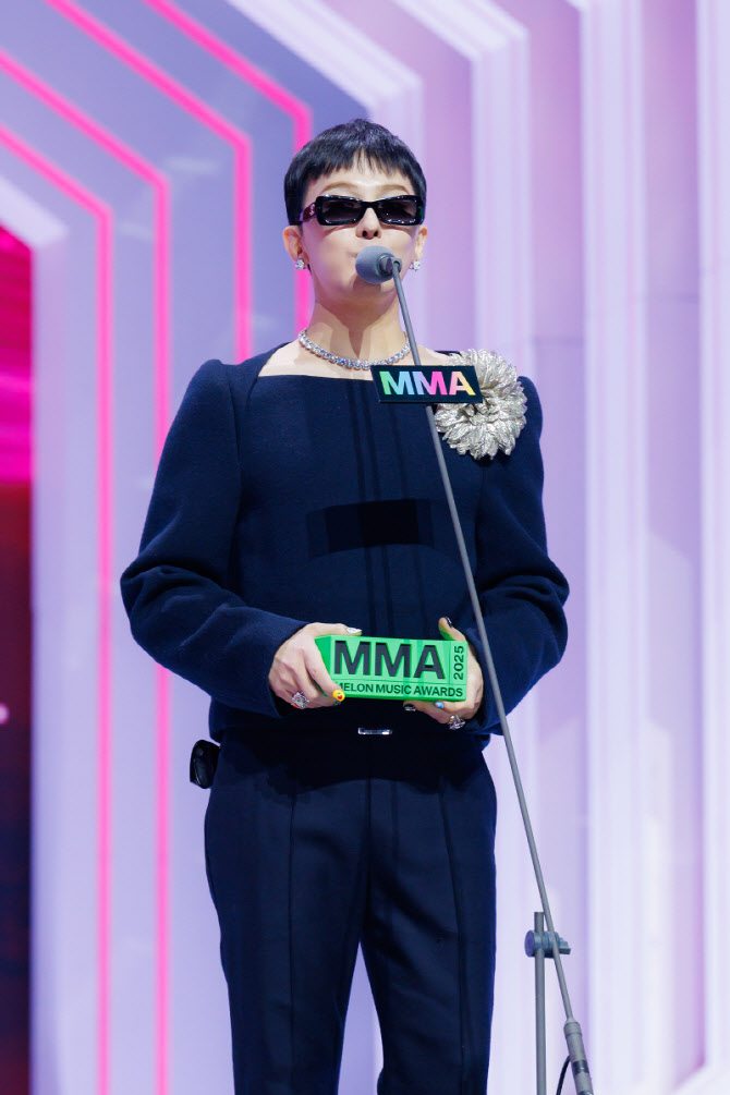지드래곤, 'MMA 2025' 대상 3관왕… 제니 '올해의 레코드' 영예(종합)