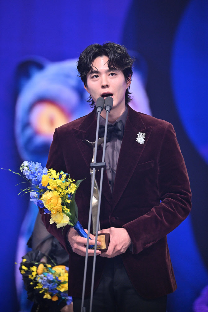 '올해의 예능인상' 박보검 "10년 전엔 신인상…큰 상 감개무량"[KBS 연예대상]