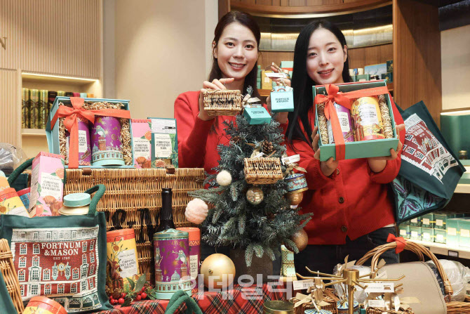 연말 홈파티 준비는 여기서…신세계百, 크리스마스 F&B 행사