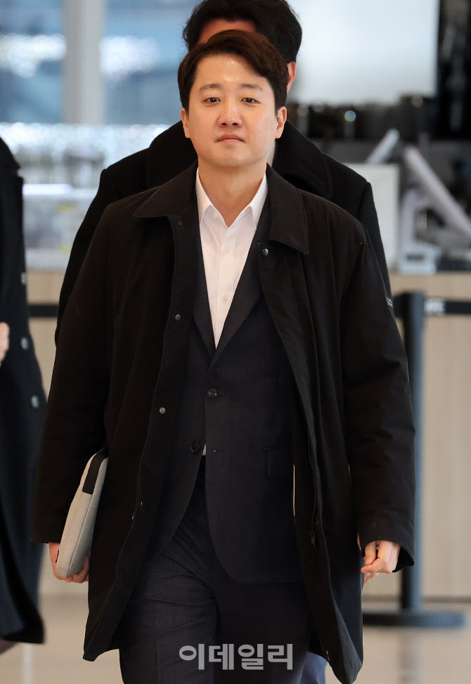 [포토]이준석, '尹 공천 개입' 관련 김건희특검서 피의자 조사
