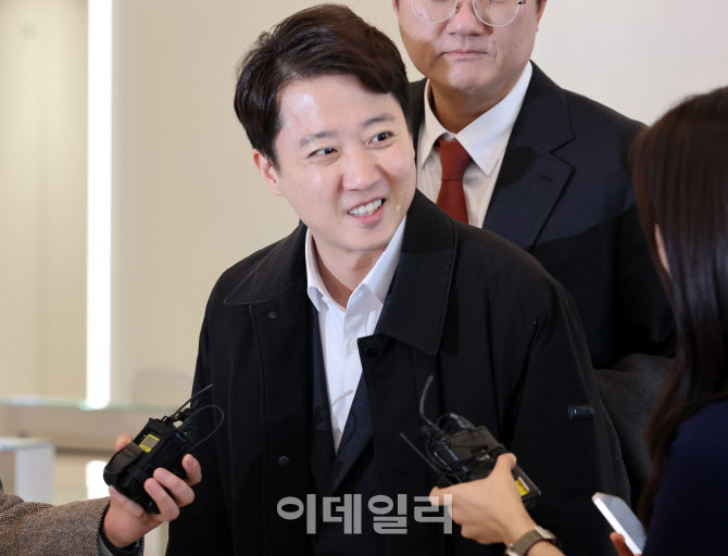[포토]이준석, 尹 공천개입 관련 김건희 특검 피의자 출석