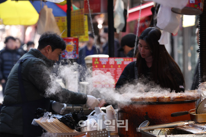 [포토]길거리 음식으로 몸 좀 녹여보자~
