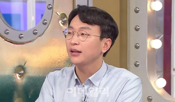 ‘저속노화’ 정희원에 고소당한 연구원, 강제추행 혐의 맞고소