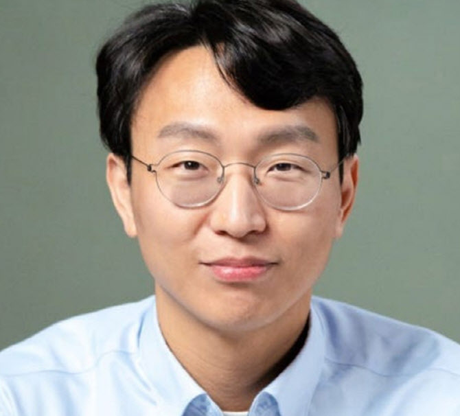 강제추행 고소당한 정희원, 서울시 건강총괄관 사의