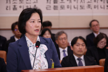 '검사장을 검사로' 집행정지 가처분…정유미 검사장 법무부 공방