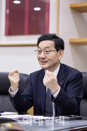 “미·중 주도하는 기술패권전쟁 심화…정부와 기업 한몸돼 파고 넘어야”
