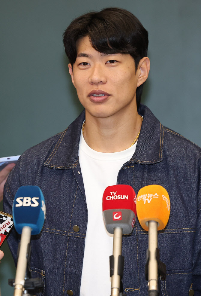 샌디에이고 입단 송성문 귀국…"100점짜리 계약, 빅리그 로스터 등록 목표"