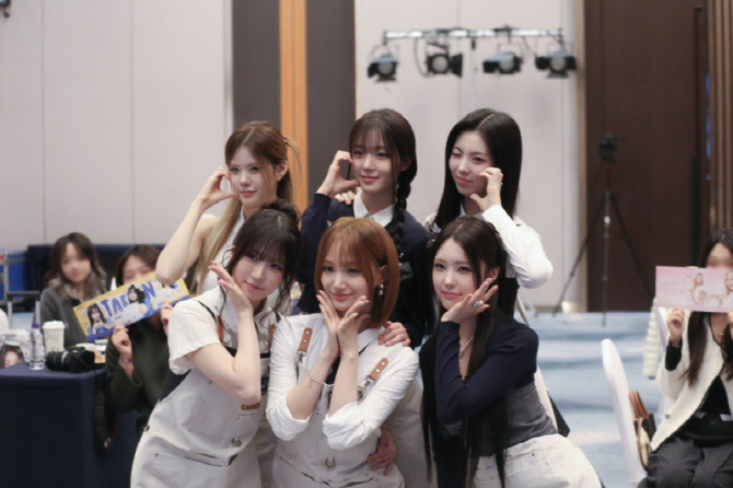 이프아이, 中상하이서 데뷔 후 첫 해외 팬사인회 진행