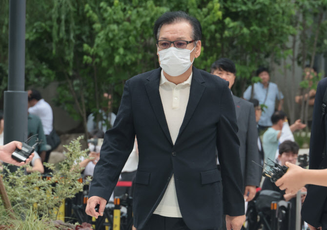[속보]건진법사 '알선수재 등 혐의' 내년 2월 11일 선고 예정