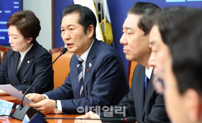 [포토]정청래, '전담재판부-2차특검으로 내란 잔재 뿌리뽑겠다'