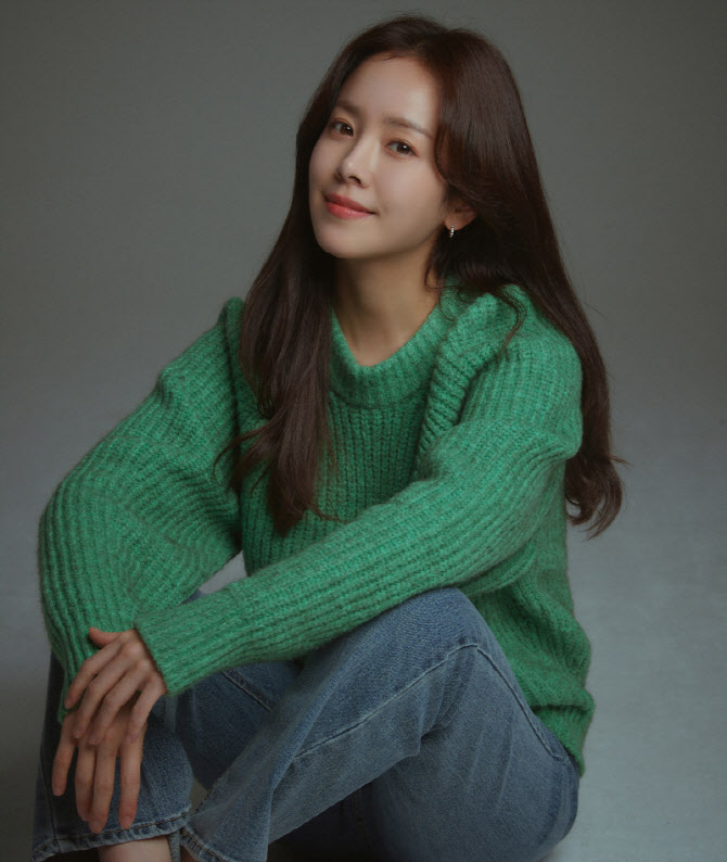한지민, 서울대어린이병원에 1억 원 기부…선한 영향력
