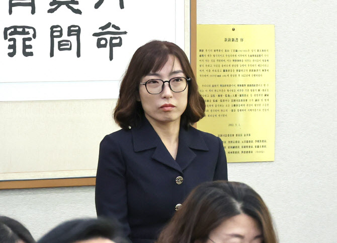 '로스쿨 문제 유출 의혹' 안미현 검사 "죄송한 마음…실수"