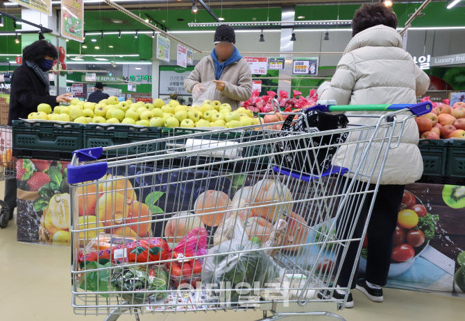 [포토]연말 소비심리 뒷걸음…체감경기·전망 동반 하락
