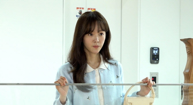 한지민, 이서진과 18년 묵은 앙숙케미…"사과하면 용서"
