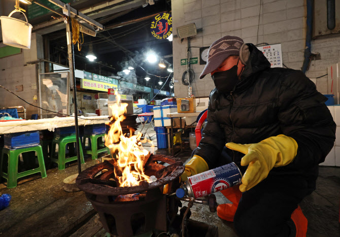 한반도 덮친 `영하 35도` 찬 공기…내일도 극강 한파 이어진다