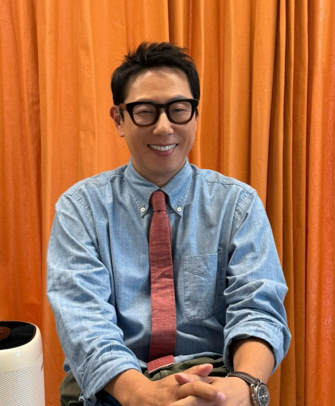 윤종신 "이젠 마음대로 노래 못해"… 연말 콘서트 취소에 울상