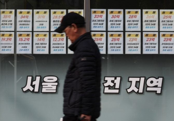 "힘들게 자격증 땄는데" 불황에 공인중개사 사업체 5.8% 줄었다