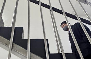 불가리·까르띠에 압수수색에 '통일교 키맨' 체포…숨가쁜 경찰