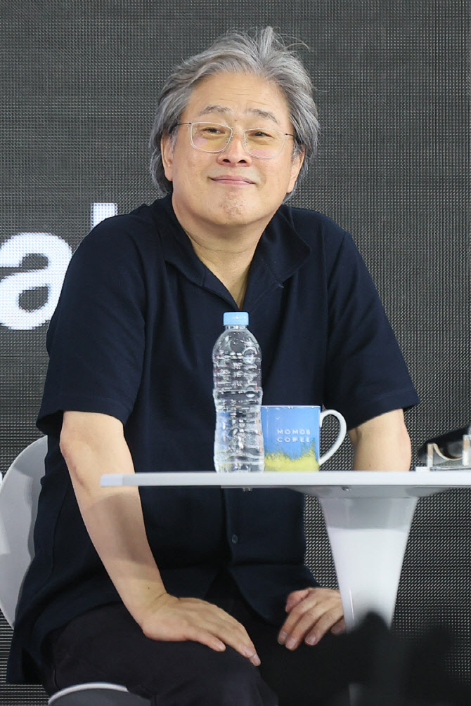 NYT "할리우드서 좌절한 박찬욱 감독, 히트작으로 돌아와"