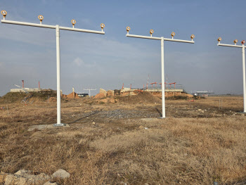 ‘12·29 여객기 참사’ 1년…시간 멈춘 무안공항 활주로